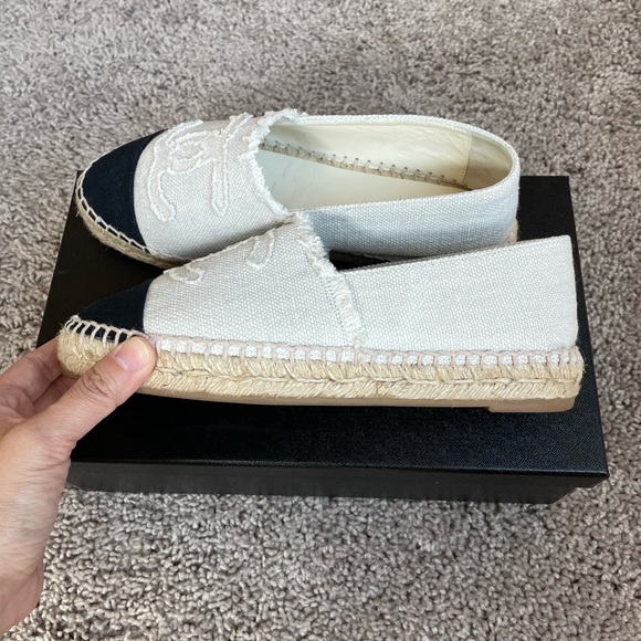 Chanel Espadrilles Beige and Black - Picture 7 of 9